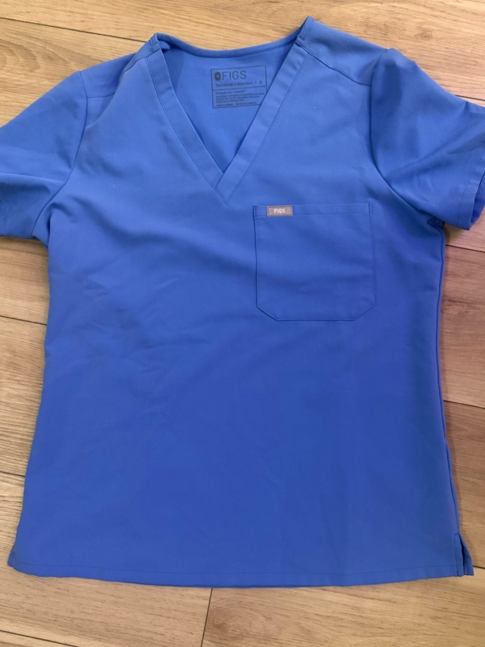 FIGS Catarina One Pocket Scrub Top Women’s Small Ceil Blue Technical Collection